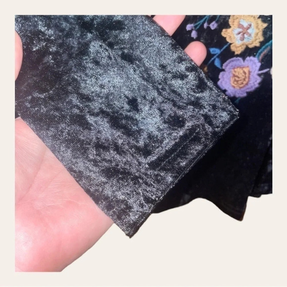 💥NWT💥 ODDY VELVET EMBROIDERED LONG SLEEVE TOP NEVER WORE PERFECT CONDITION - Picture 8 of 13